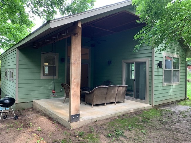 Building Photo - 420 S Church Ave