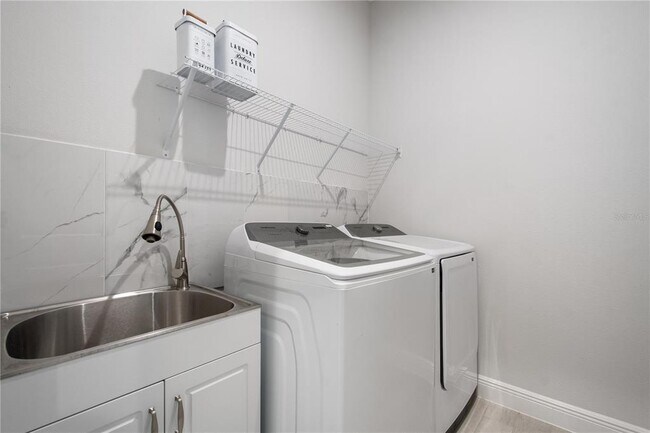 Building Photo - 6670 Bridgman St