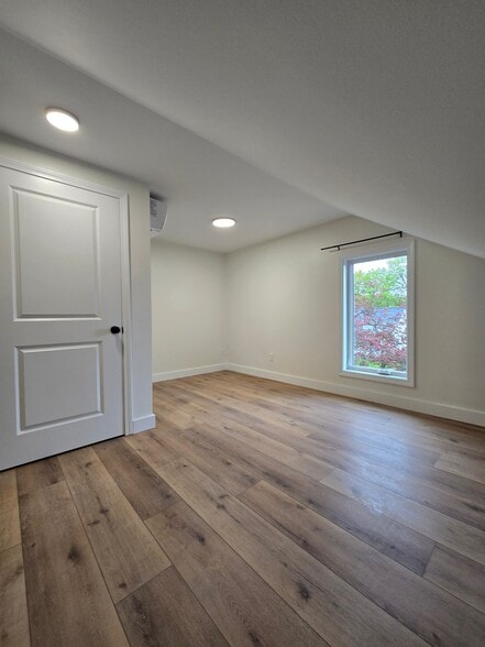 Building Photo - 20 Poirier Pl