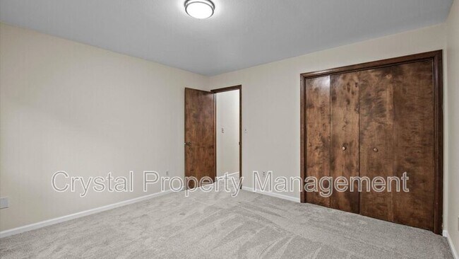 Building Photo - 1001 Walz Ave