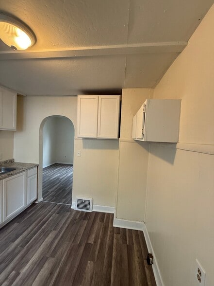 Building Photo - 1948 Long Ave