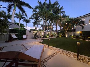 Building Photo - 365 NE 32nd Terrace