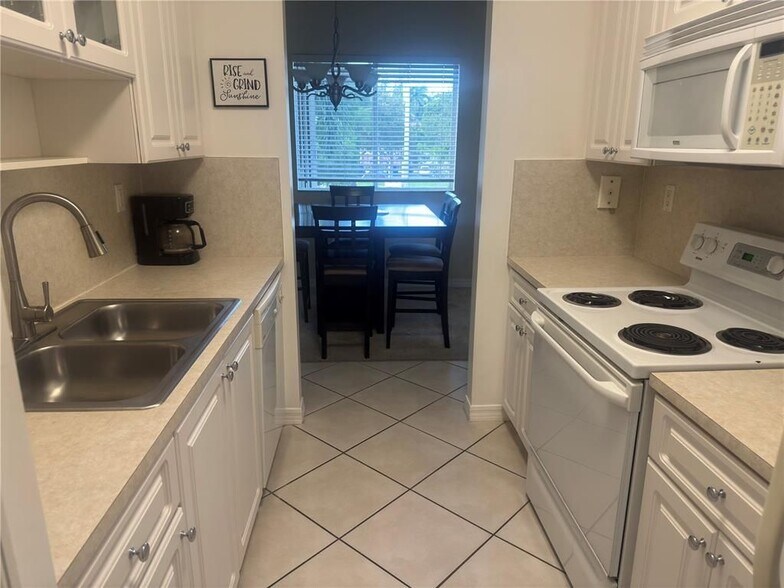 Building Photo - 7085 Nova Dr