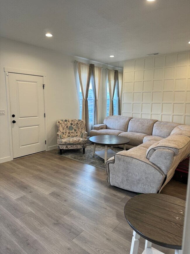 Building Photo - Gorgeous Home in Daybreak!!!
