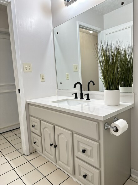 Building Photo - 1294 Old Newport Hwy