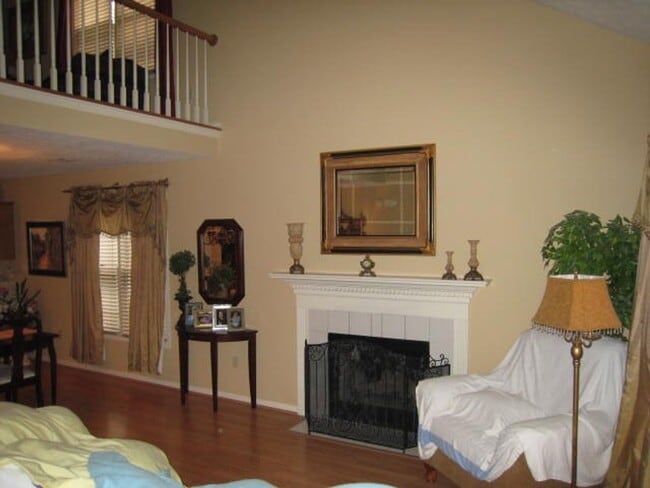 Building Photo - 2 bed + Bonus Room - Great School District...