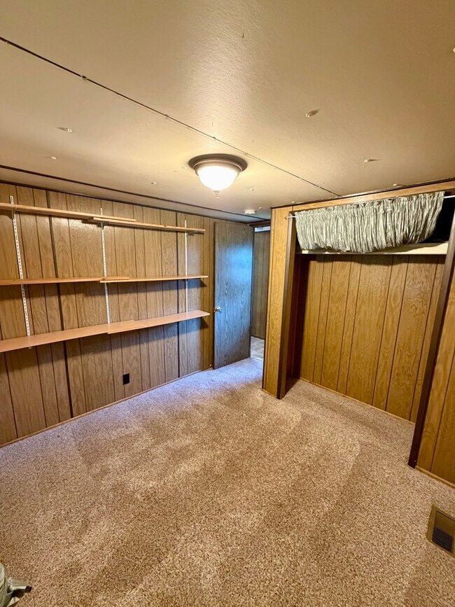 Building Photo - Cozy 3BR Home with Fenced Yard – Available Now!