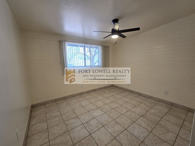 Building Photo - 2640-2642 N Santa Rita Ave