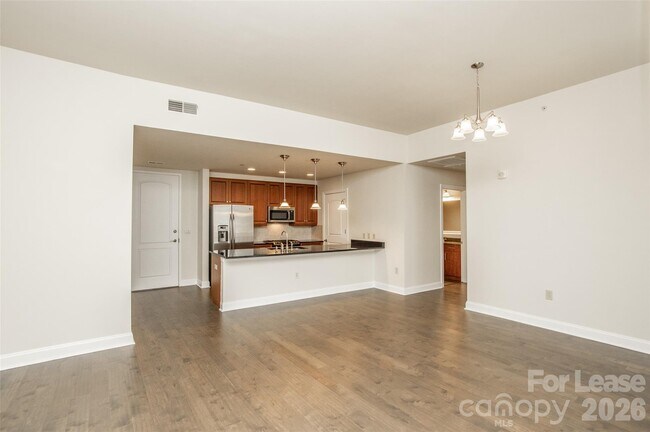 Building Photo - 701 Royal Ct