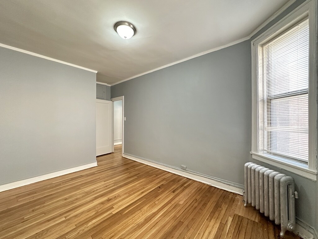 Building Photo - 1363 W Estes Ave