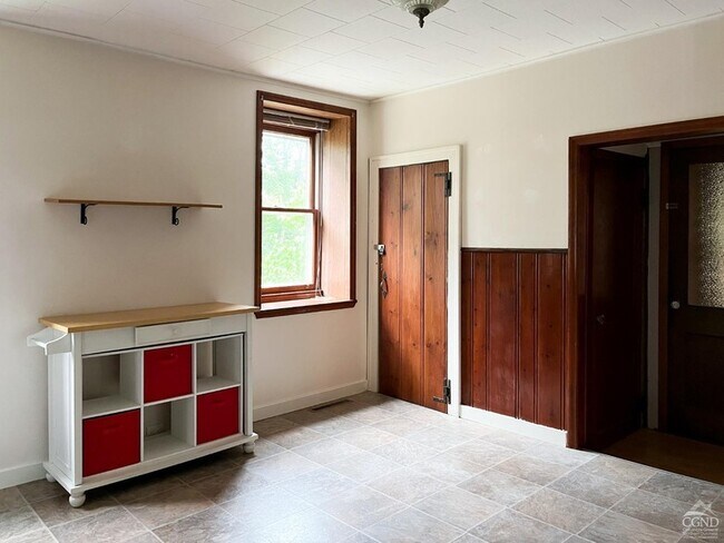 Building Photo - 122 2nd St