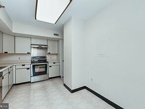 Building Photo - 4550 N Park Ave