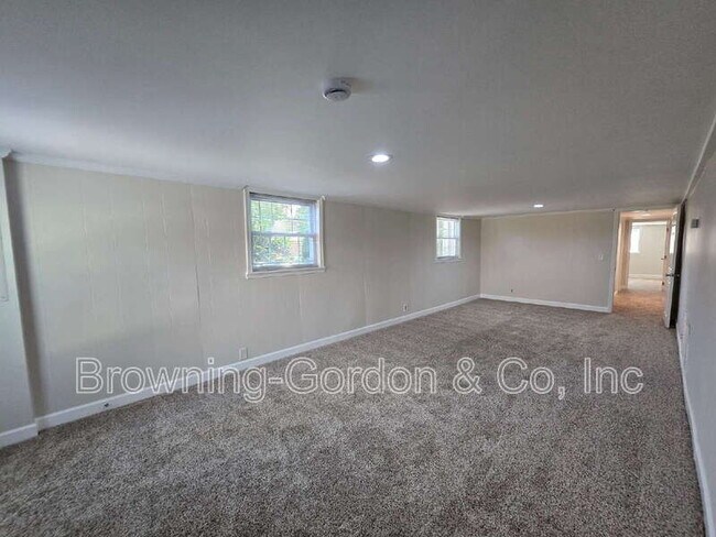Building Photo - 927 Neuhoff Ln