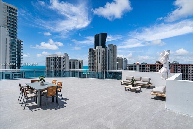 Building Photo - 17550 Collins Ave
