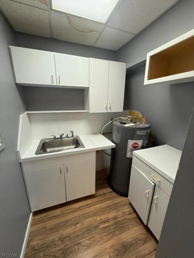 Building Photo - 350 S Sparta Ave