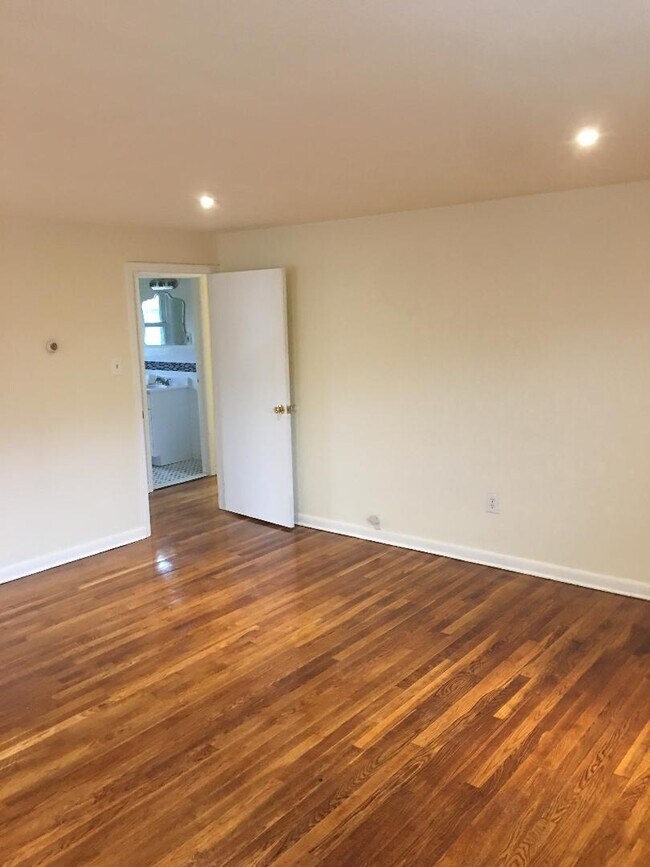Building Photo - 14 SUYDAM STREET