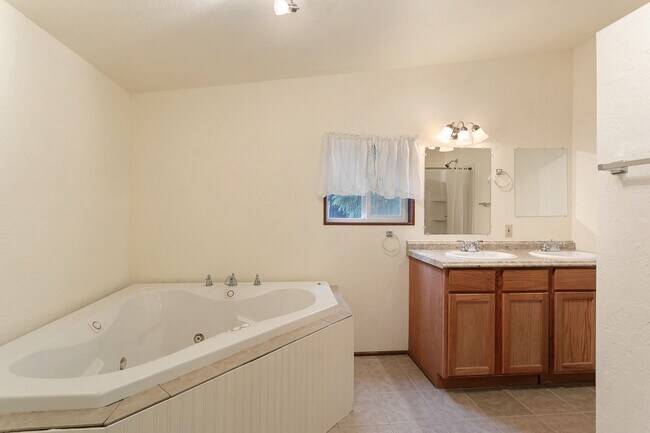 Building Photo - 3 Bedroom 1.75 Bath Mobile Home with Garag...