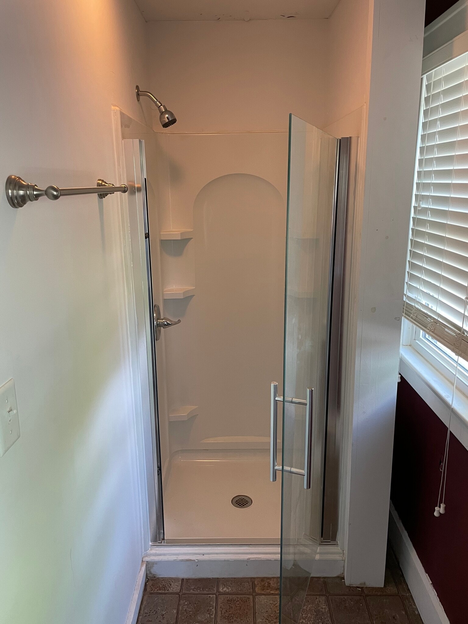 Main Floor Shower - 42 Grosvenor St