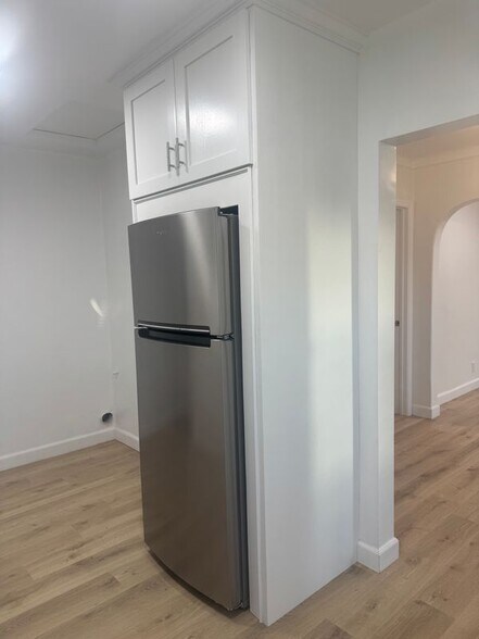 Building Photo - 9924 Rosewood Ave.