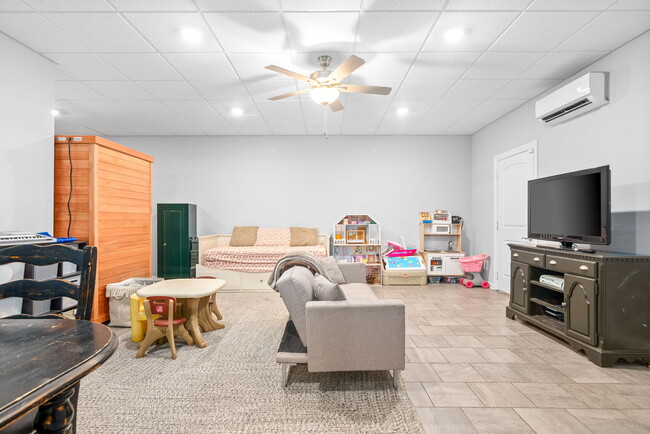 Building Photo - 3477 Eastwood Dr