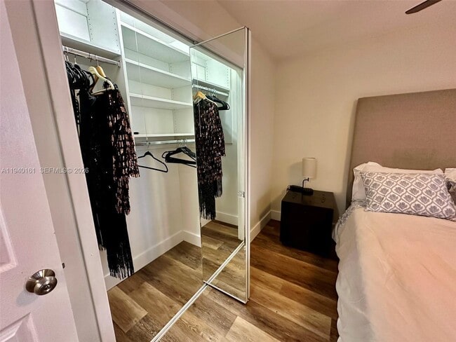 Building Photo - 1710 NE 5th Ct