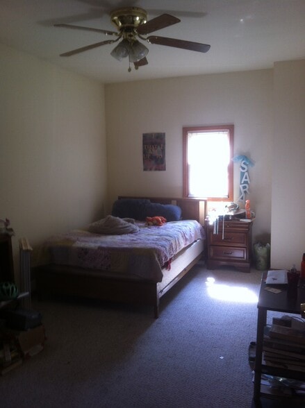 S/W Bedroom - 1527 N Jackson St