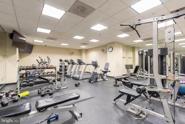 Building Photo - 1150 K St NW