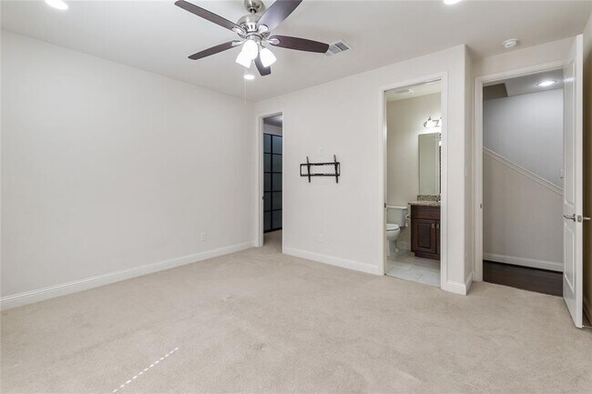 Building Photo - 3014 Paseo de Charros