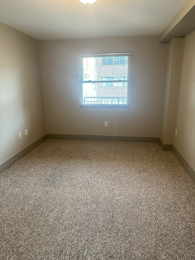 Building Photo - 1735 Lake Ave