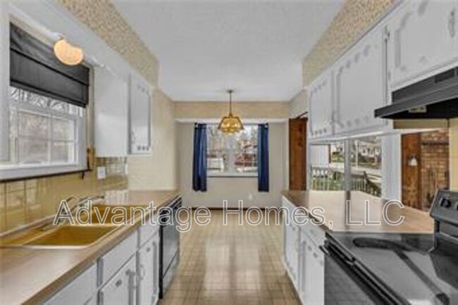 Building Photo - 15908 W Brougham Ct