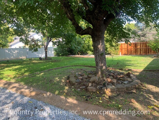 Building Photo - Spacious House with Landscaper Included Av...