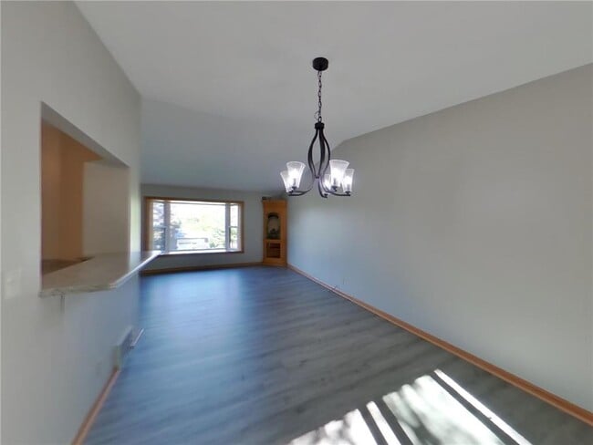 Building Photo - 3409 Brookview Dr