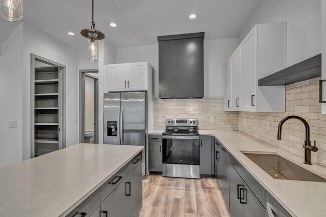 Building Photo - 4 Bed for Rent in Edison Park- The Nations!