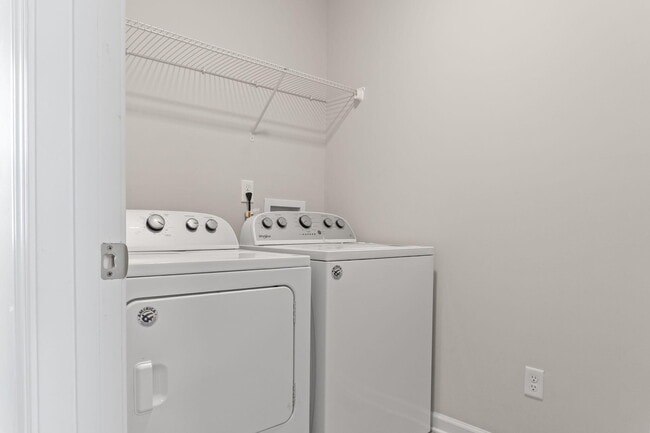 Building Photo - 912 Newburn Dr