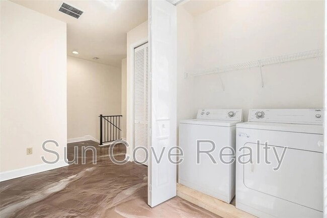 Building Photo - 113 S Packwood Ave