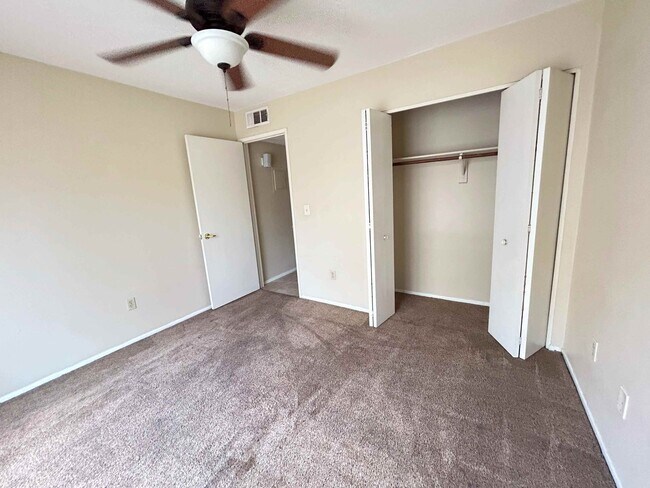Building Photo - GORGEOUS REMODEL! 2 BED 2 BATH IN POINTS W...