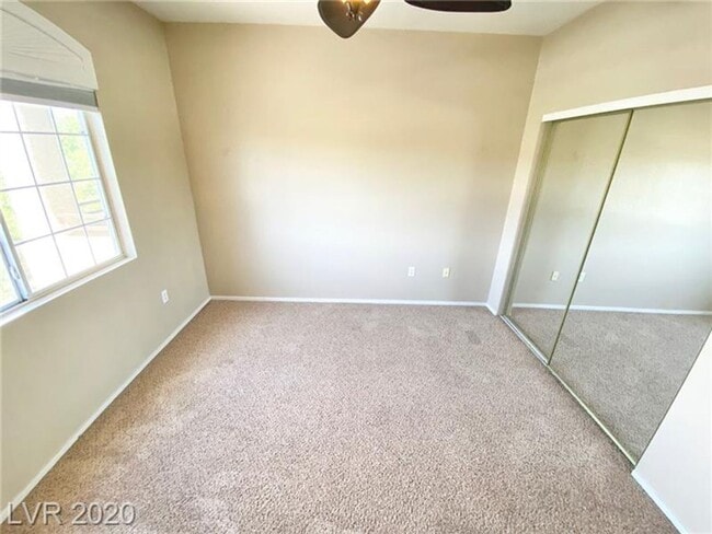 Building Photo - STUNNING 3 BEDROOM, 2 BATHROOM CONDO WITH ...