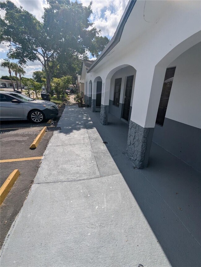 Building Photo - 7610 SW 10th St