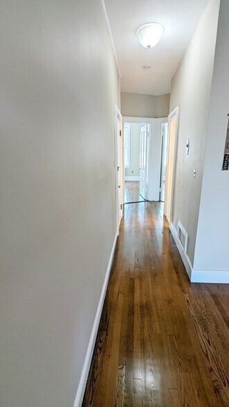 Building Photo - 388 Beacon St