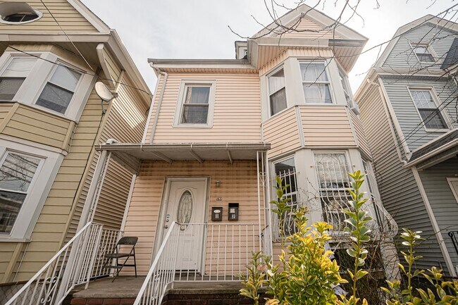 Primary Photo - 737 Summer Ave