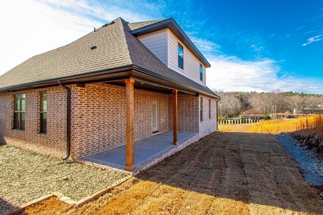 Building Photo - Newer Construction 3 bed 2 1/2 Bath, 2,015...