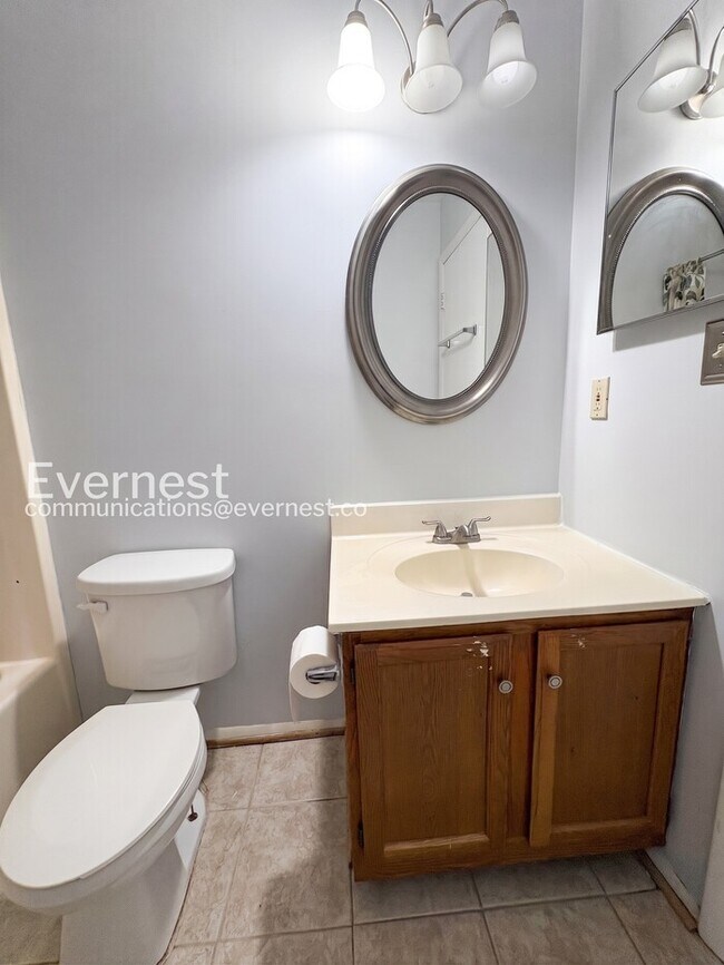 Building Photo - PROMO: Get $500 Off First Full Month’s Rent!/Spacious Town Home with Modern Amenities / 3 Beds & ...