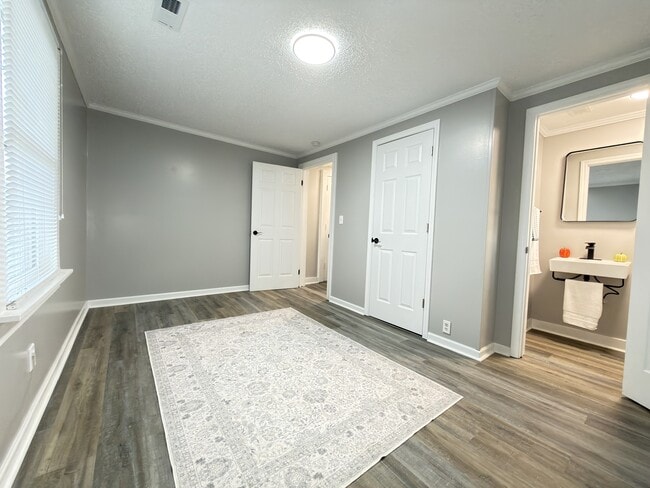 Building Photo - 4320 Wallace St