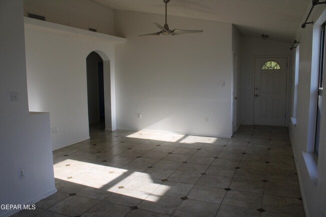 Building Photo - 13985 Sandy Rock Dr