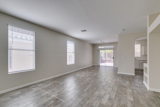 Building Photo - Beautifully updated 3-bedroom home offerin...