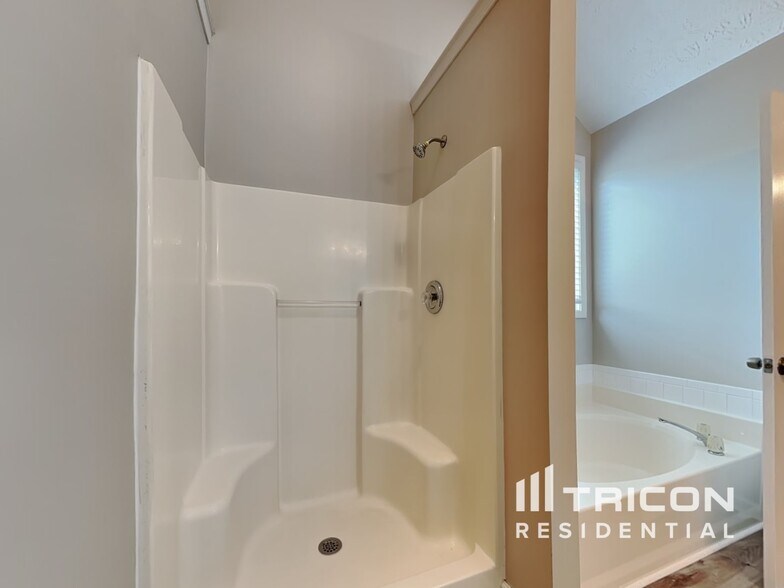 Building Photo - 2700 Peachtree Parc Ln