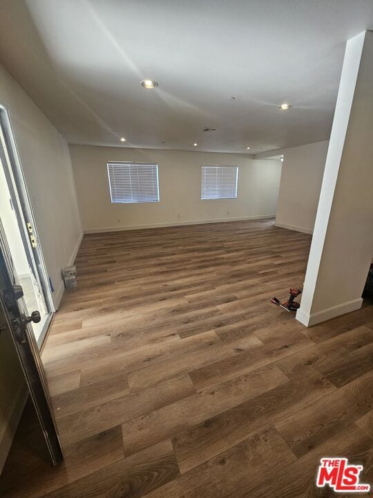 Building Photo - 858 W 43rd Pl