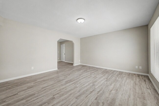 Building Photo - Single Family