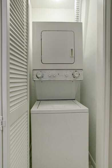 Washer/dryer in unit. - 1880 White Oak Dr. Apt 119