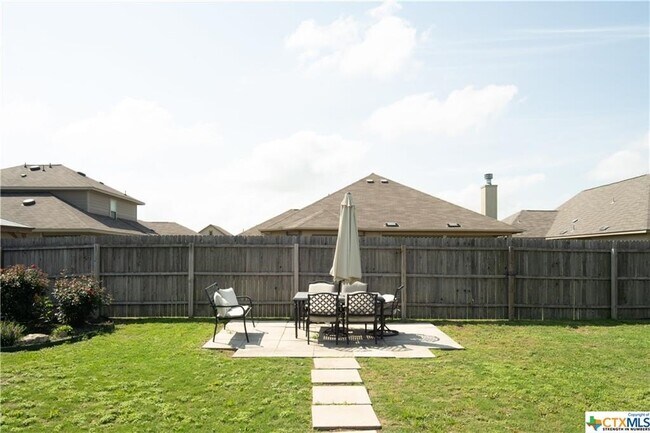 Building Photo - 5633 Briar Fld